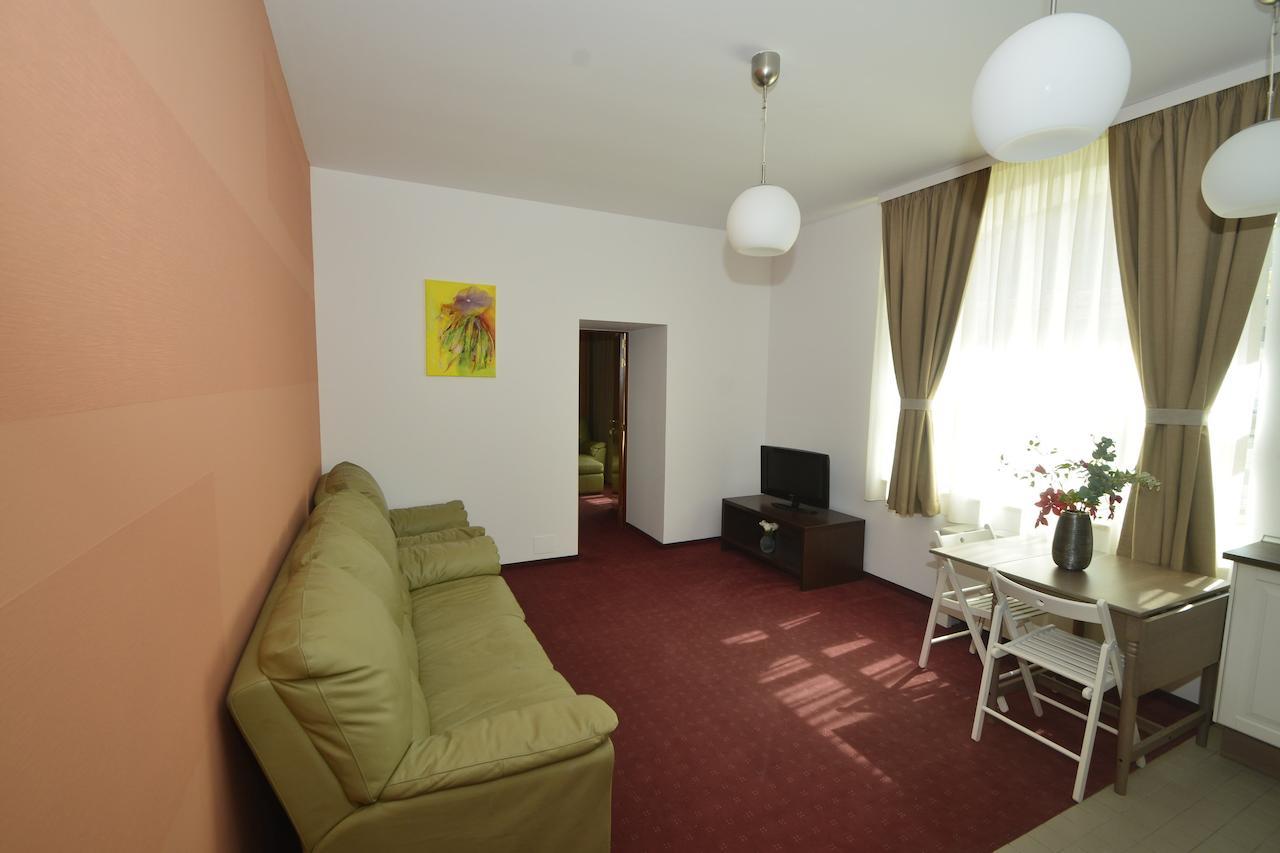 Balcescu 26 * Bucureşti
